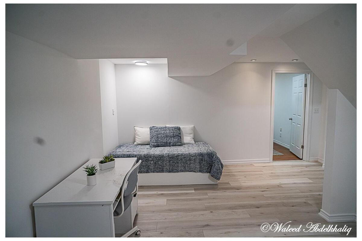 Sunroom House - 4 Bedrooms Миссиссага Экстерьер фото